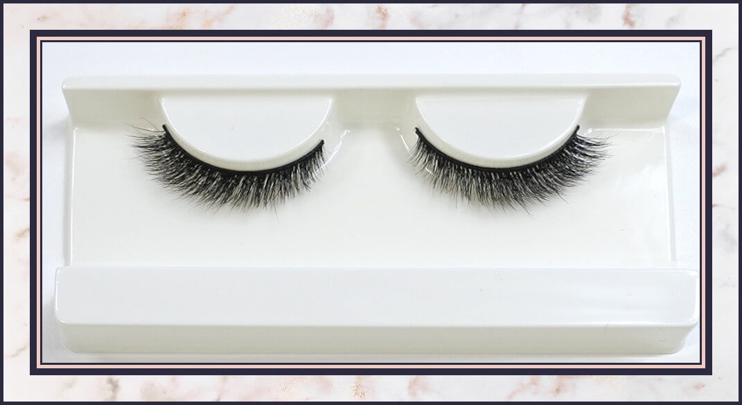 Charis Winged Fox Eye Lashes