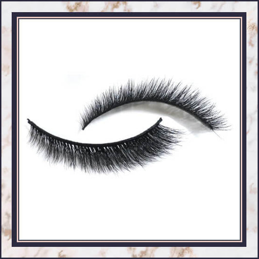 Charis Winged Fox Eye Lashes